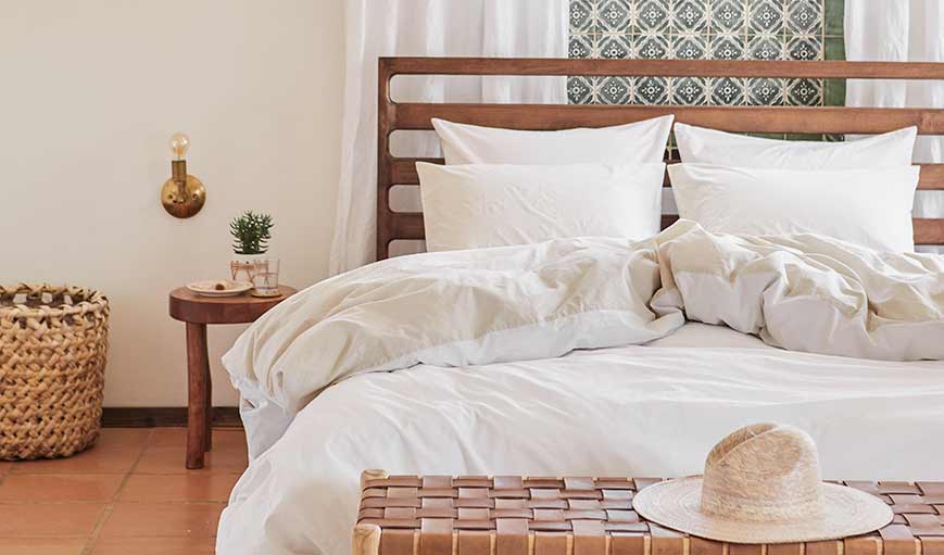 How to Create a Well-Traveled Bedroom
